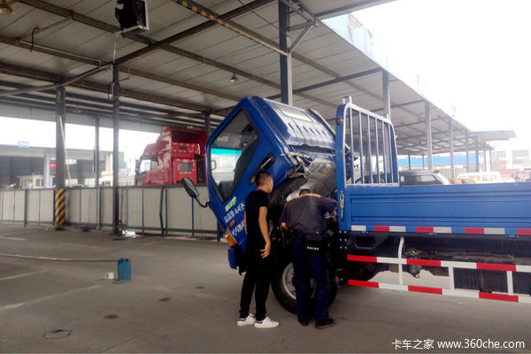 新车上户并不难 成都上牌最快半天搞定