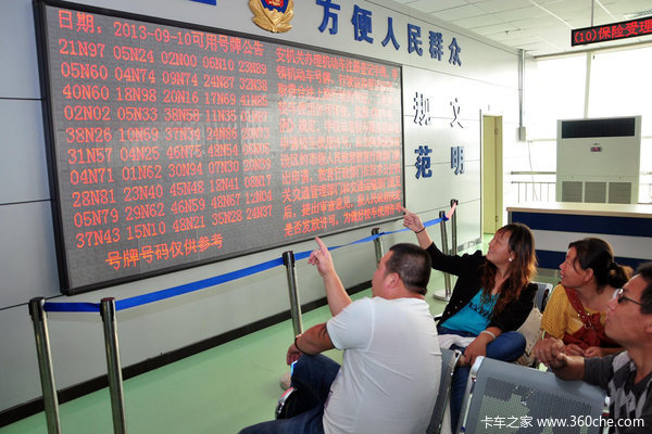 新车上户并不难 成都上牌最快半天搞定