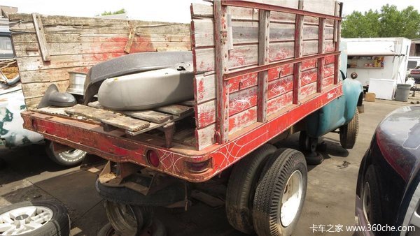 废车场中的宝藏 七十岁的斯蒂庞克卡车