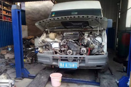 油底壳一碰抱瓦了 老修理工也说长见识