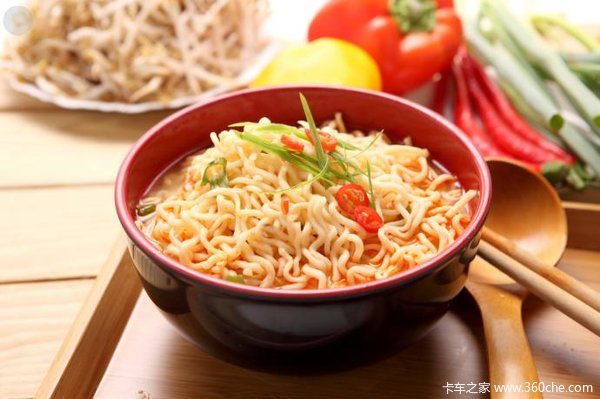 卡友直呼想吐：10款泡面让司机又爱又恨