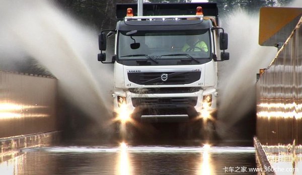 一不小心就湿身！细说卡车涉水那点事儿