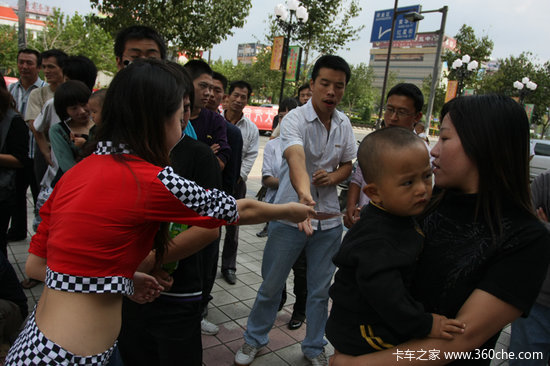 ����ɽ��վ����ǰ��&nbsp;·�ݻ��Ѹй�����