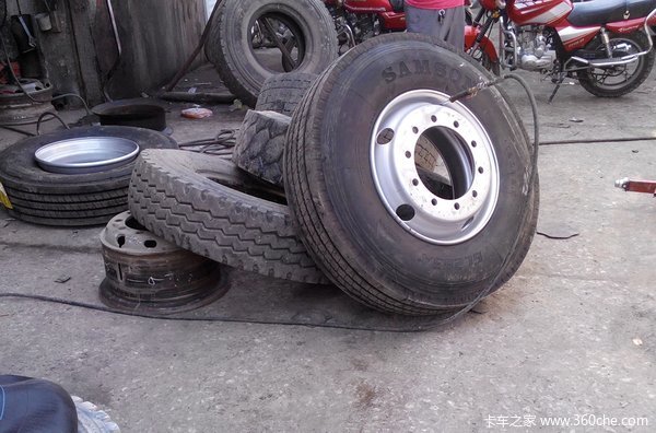 'С����'������Ь&nbsp;����ʮ����̥˭�Ͻţ�