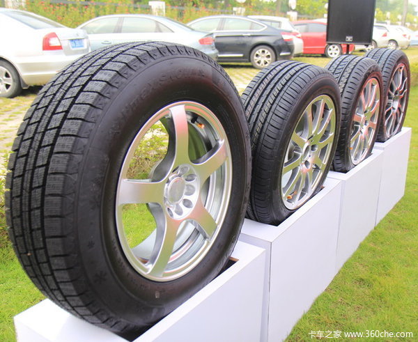 'С����'������Ь&nbsp;����ʮ����̥˭�Ͻţ�