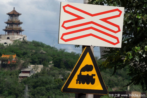 ����С�Ļ�&nbsp;�г��������ײ����˲��