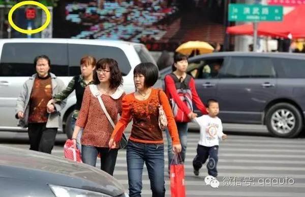 撞了闯红灯行人 为什么车主要坐牢？！