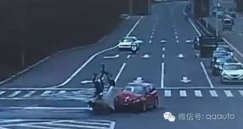 撞了闯红灯行人 为什么车主要坐牢？！
