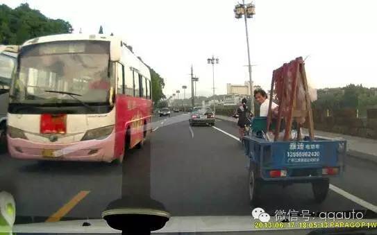 撞了闯红灯行人 为什么车主要坐牢？！