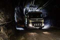 �ֶ������˼�ʻ���� �ڿ���˳��ͨ��