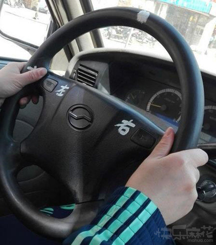 ��Уѧ���ľ���Ц����˾������ʱǧ���