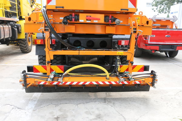 ��ѩ����&nbsp;�м����ࡶ�����豸չ���ᡷ