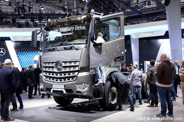 全球商用车嘉年华 奔驰卡车亮相汉诺威