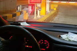 卡车之家一路向南 夜袭千里助卡友修车