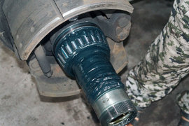 胡哥说制动(6) 刹车片松动易让轮胎起火