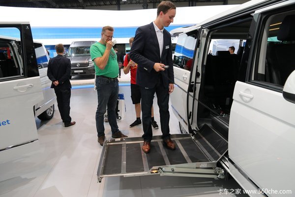 大众VAN把我们感动 残疾人也可独立驾车