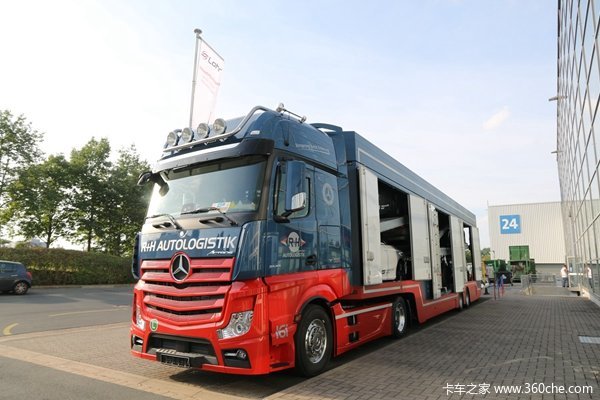 50万豪车怎么运 劳尔封闭轿运车来演示