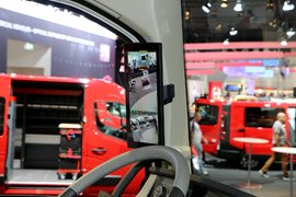 看你还瞅啥 IAA玩电子后视镜 关键省油