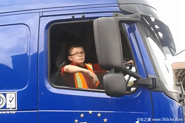 �ᵹ��Һ�������&nbsp;��С�ӳ����˲�һ��