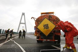 "十一"期间 全国对危化品车辆高速限行