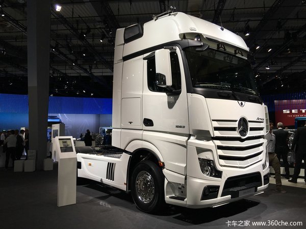 看Actros20周年限量版 辅助驾驶手段多