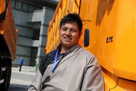 从放牧到开卡车 雪域小伙28岁身价百万