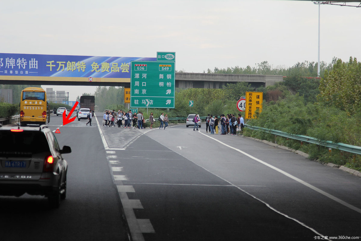 都嫌自己活得长实拍高速典型反面案例图片列表