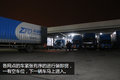 吃睡全在车上 双11前跟车体验快递生活