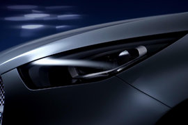 奔驰皮卡灯酷似特斯拉