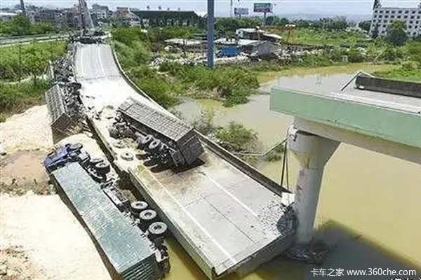 歪果仁重卡压断桥梁 一死四伤震惊全球