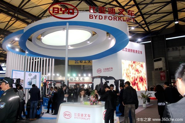 这也玩纯电 比亚迪叉车铁电池可用10年