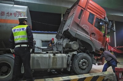 人口大卡车_大卡车简笔画(2)
