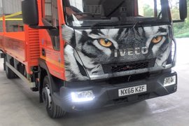 老虎涂装的依维柯