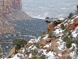 这些奇葩的车祸现场 到底是怎样发生的
