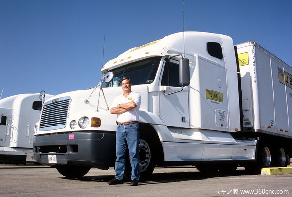 年薪36.8万 美国卡车司机工资暴涨7.8%