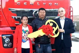 红岩杰狮500系新品会