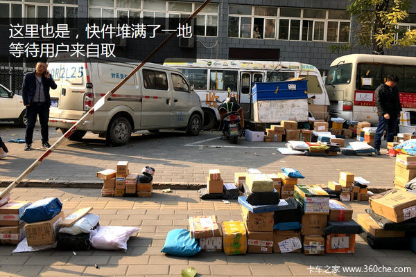双11后快递爆仓 僵尸大巴和VAN来服务