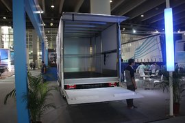 极致轻量化设计 货箱+尾板净重800公斤