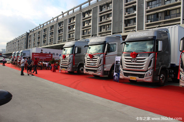 交车28台 汇鑫速达公司开业创虎推介会