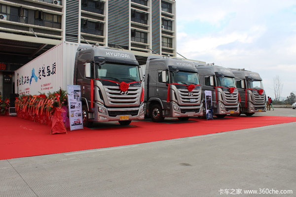 交车28台 汇鑫速达公司开业创虎推介会