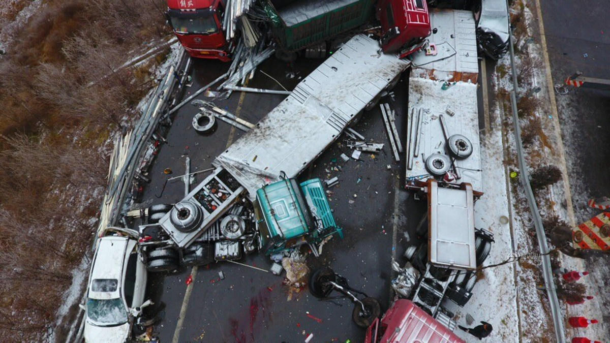 直击京昆高速特大事故现场多数为大货车图片列表