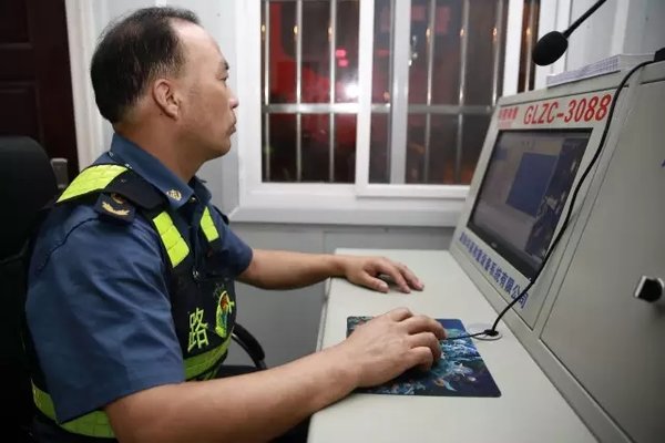 �����������γ����������λ�ͨ���϶�