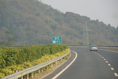 ���־��ڸ������� ���ʱ�ٿɴ�120km/h