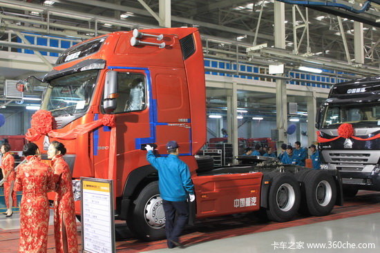 中国重汽再现辉煌 12万辆重卡隆重下线