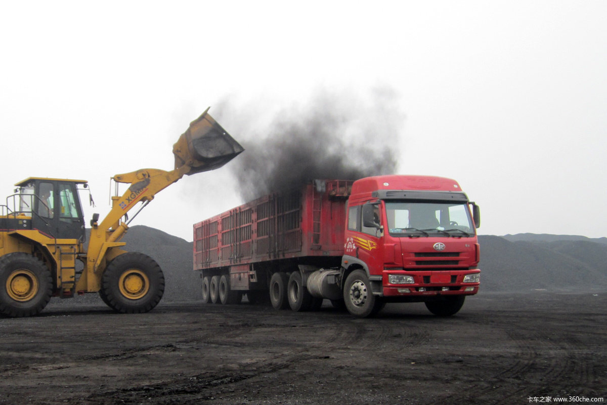 内蒙古运煤车图片