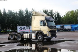 沃尔沃FM460在等待 开店卖机油赢大奖