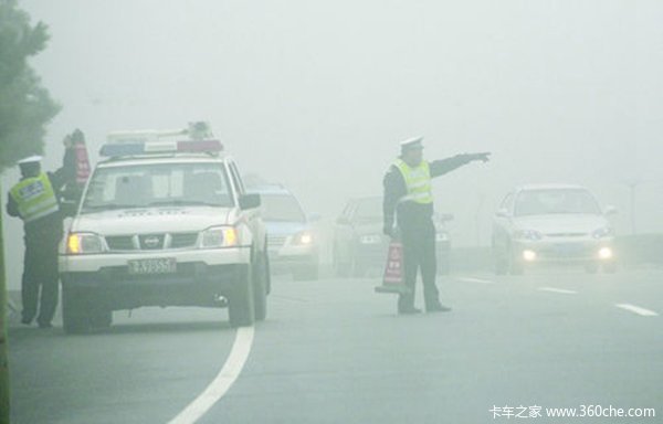 地狱模式开启！ 雾霾致北方高速路网瘫痪