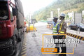 超载要卸货才放行 广东清远按新规治超