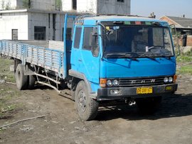 为何重卡驾驶室顶要有三个灯 能消失么?