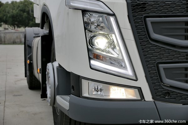 会车不爽不一定非骂傻X 车灯也能说话